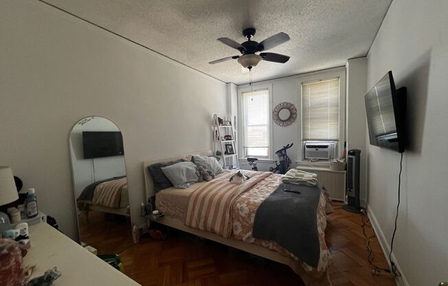1 bed, 1 bath, $2,000, Unit 902