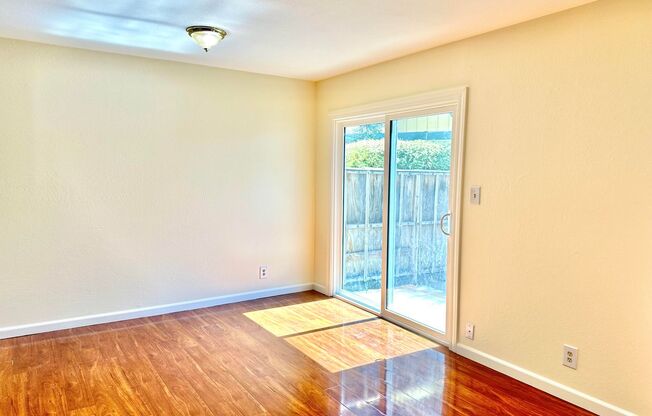 $2290 2 BR - 920 S.F. GORGEOUS TOWNHOUSE IN IRVINGTON-CENTRAL FREMONT