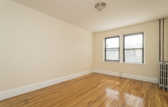 2 beds, 1 bath, 815 sqft, $3,400, Unit 32