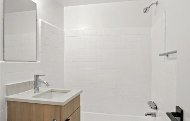 2 beds, 1 bath, 786 sqft, $1,900, Unit 004