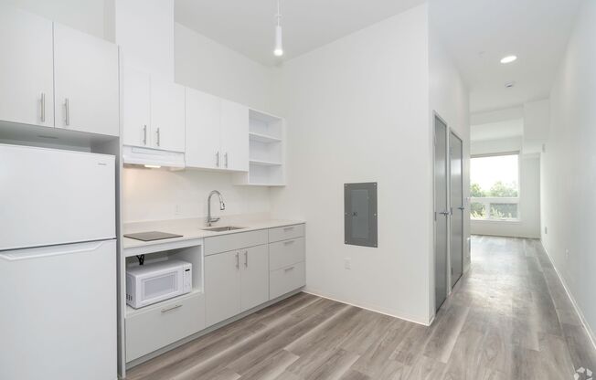 Studio, 1 bath, 320 sqft, $1,185, Unit 635
