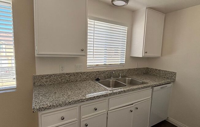 2 beds, 1 bath, $2,150, Unit 27