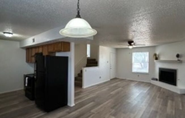 2 beds, 1.5 baths, 1,084 sqft, $950, Unit 0403