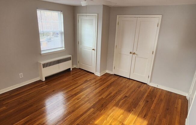 2 beds, 1 bath, 897 sqft, $2,385, Unit A-24