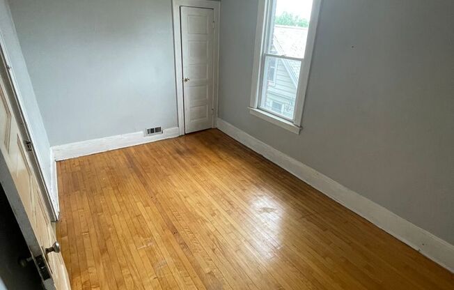 2 beds, 1 bath, $1,095