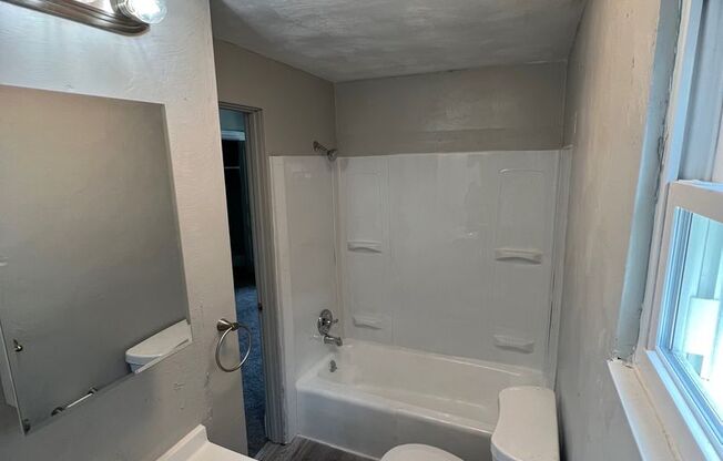 2 beds, 1 bath, $1,050