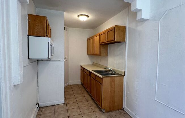 1 bed, 1 bath, $800, Unit 212