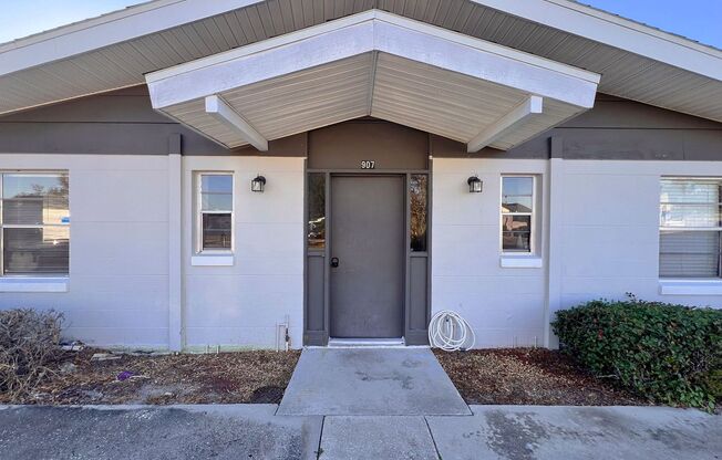 907 Lake Jessie Drive