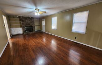 3 beds, 2 baths, $1,600