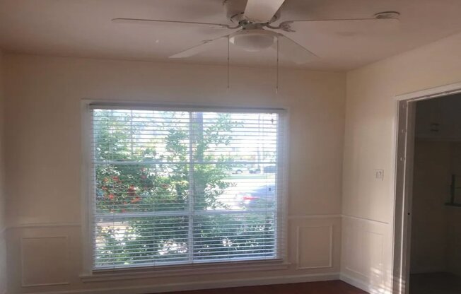 664 W GLENOAKS BLVD