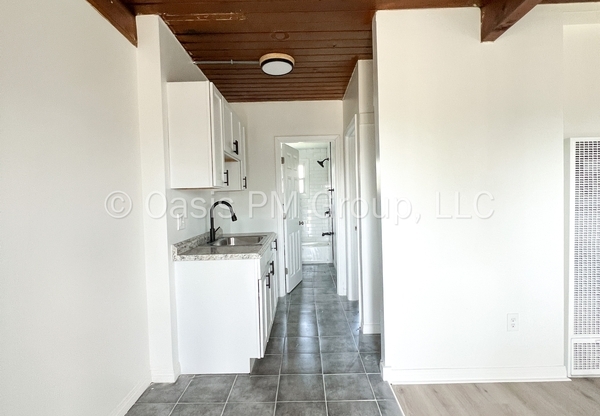 3205 JOAN RD