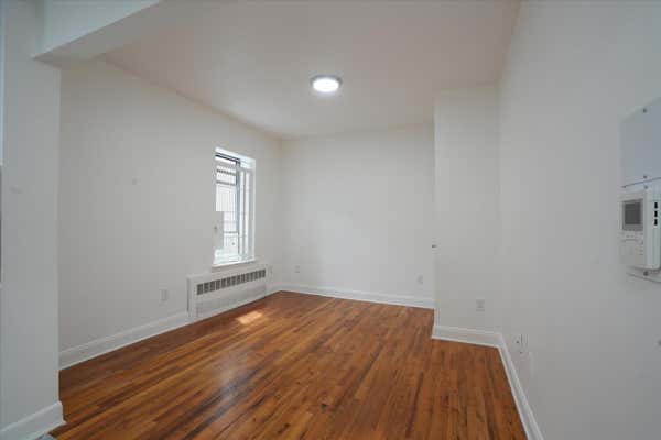 414 E 10 ST