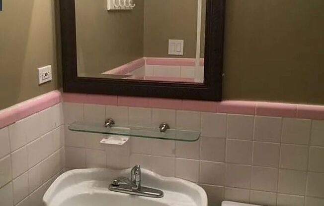 3 Bed 2 Bath in Jonesboro!