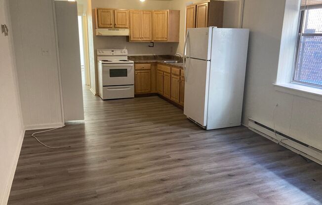 1 bed, 1 bath, 650 sqft, $1,149, Unit 916-3R