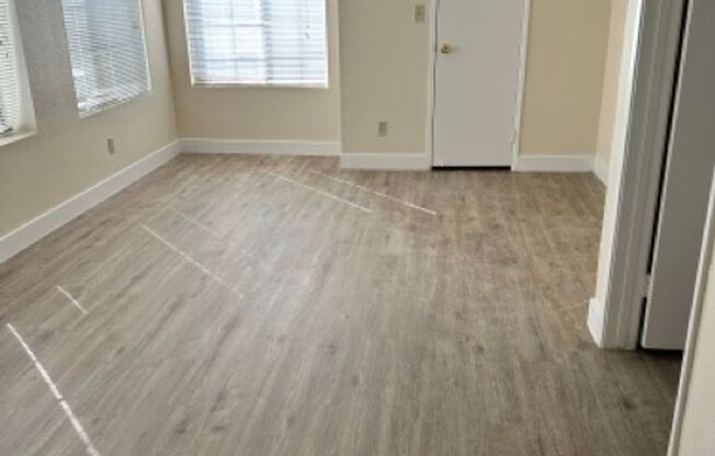 1 bed, 1 bath, $1,300