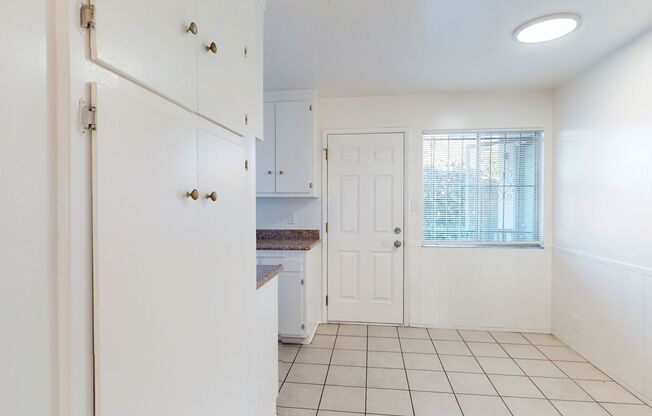 2858–2860 Brookdale Ave