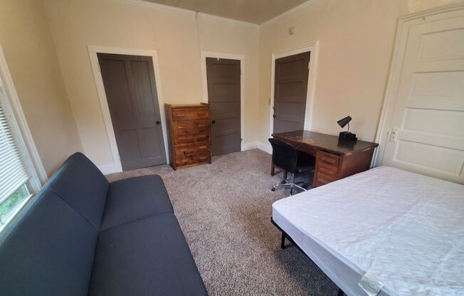 2 beds, 1 bath, $1,820, Unit 7