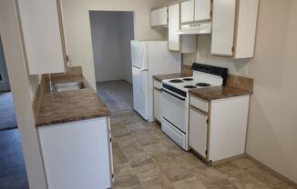 2 beds, 1.5 baths, 945 sqft, $1,350, Unit 13