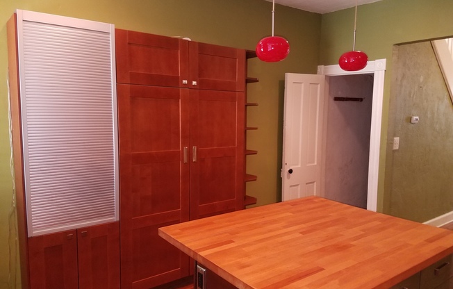 2 beds, 1.5 baths, $1,299