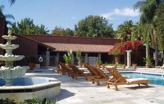Santa Ana - 1 Bedroom 1 Bath Downstairs Corner Unit with Patio