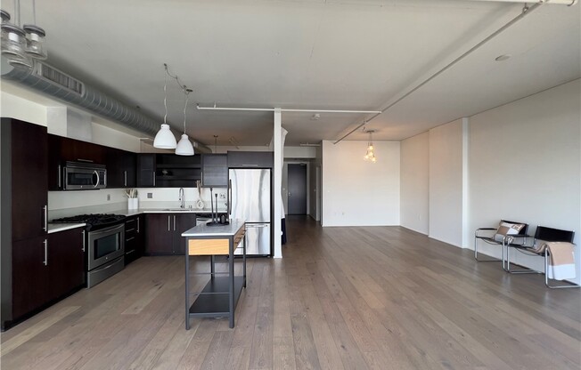 1 bed, 1 bath, 990 sqft, $3,200, Unit 606