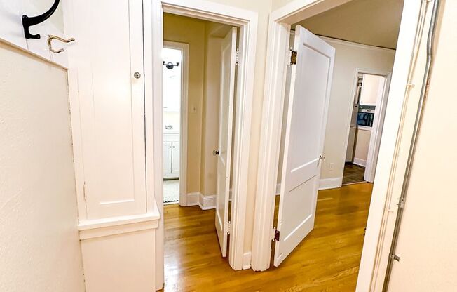 Studio, 1 bath, 365 sqft, $1,095, Unit 106