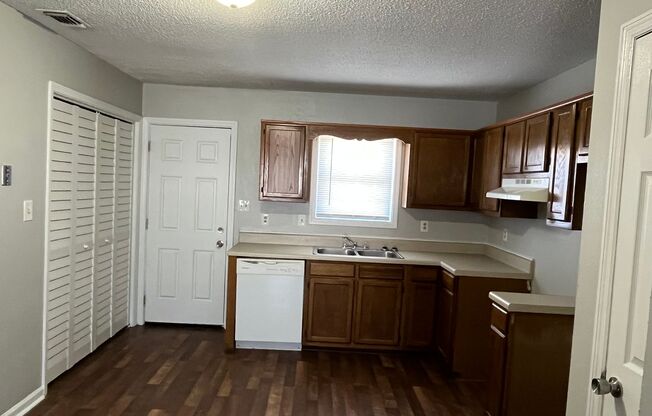 2 beds, 1 bath, 750 sqft, $996, Unit B-503B1