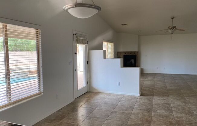 3 beds, 2 baths, $2,450, Unit Maricopa Ave