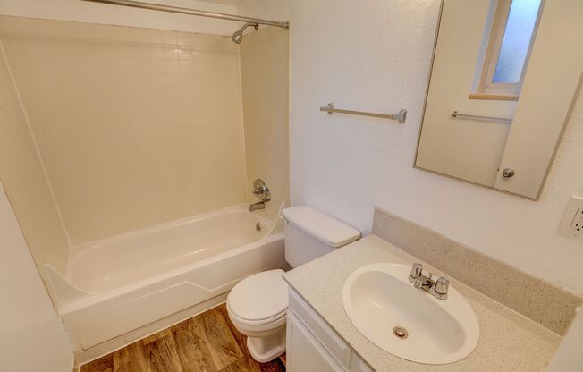 3 beds, 2 baths, 1,330 sqft, $1,950, Unit 75603b