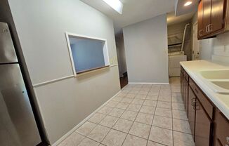 3 beds, 1 bath, $995, Unit Upper