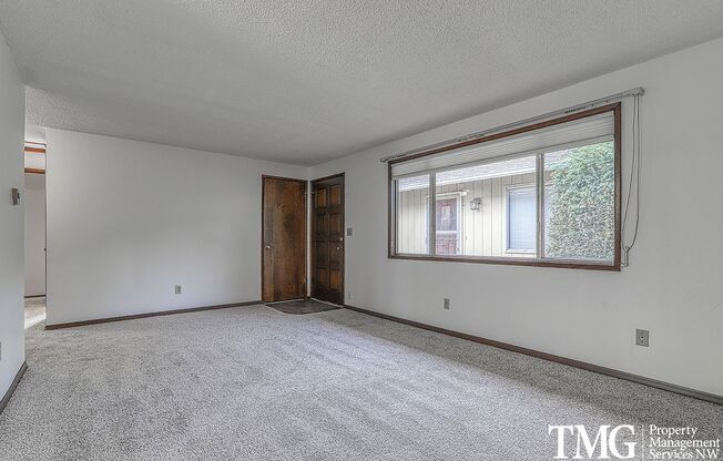 New Paint and Carpet with this Dog Friendly Sellwood Home!