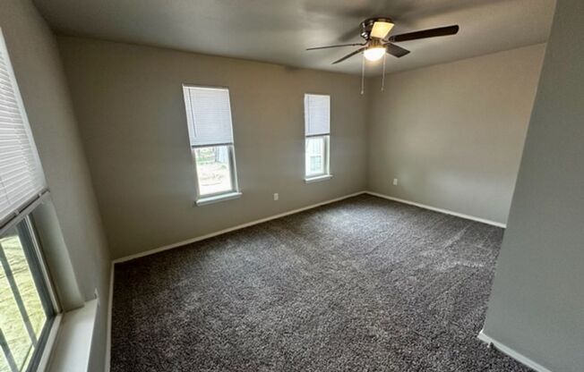 2 beds, 1 bath, 960 sqft, $949, Unit 219