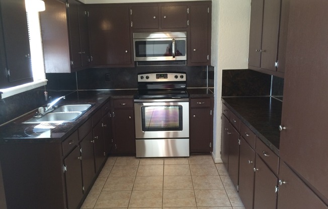 3 beds, 1 bath, $1,100