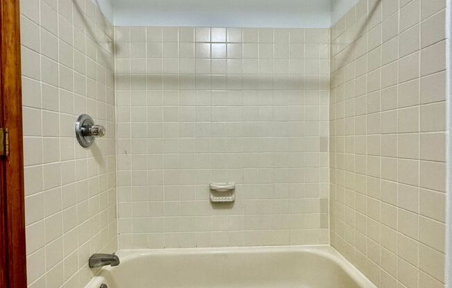 2 beds, 1 bath, 900 sqft, $1,295, Unit 26