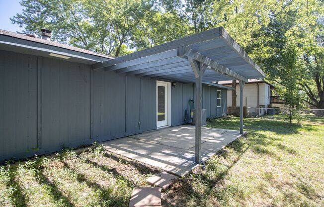 3 Bed 2 Bath Home in Meadowbrook West Neighborhood