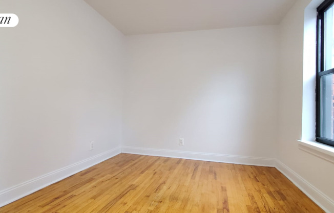 3 beds, 1 bath, $3,099, Unit 9