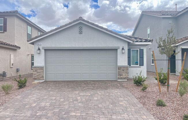 Gorgeous 3 bedroom 2 Bathrooms home is a Must See !