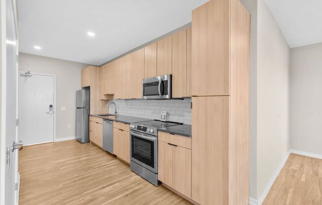 2 beds, 1 bath, 913 sqft, $3,660, Unit 707