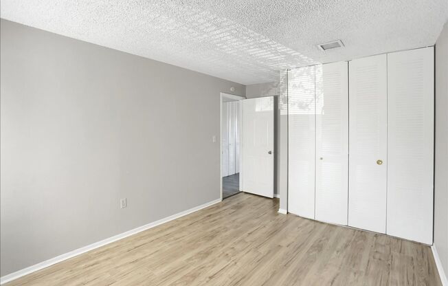 2 beds, 1 bath, 860 sqft, $1,199, Unit 10-06