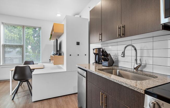 Studio, 1 bath, 327 sqft, $1,099, Unit #232