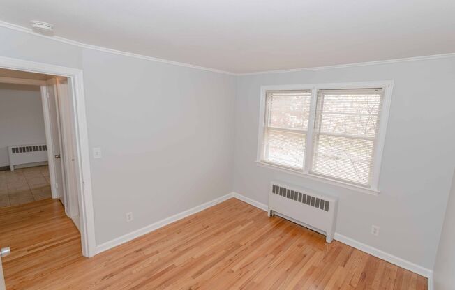 2 beds, 1 bath, $1,895, Unit V-20-2