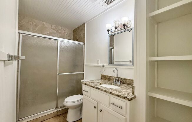 Charming 2 Bedroom 1 Bathroom Home for Rent!