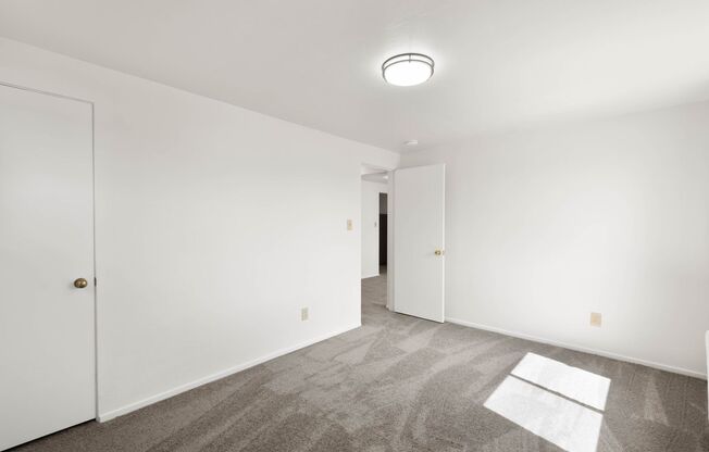 2 beds, 1 bath, 850 sqft, $949, Unit 10615 Lindberg Ave. C2 - Apt. 2