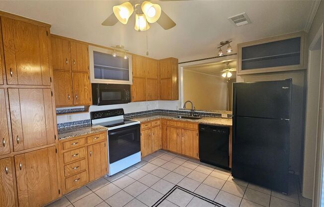 801 Livingston Dr