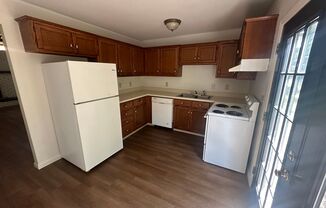 3 beds, 1 bath, $1,100