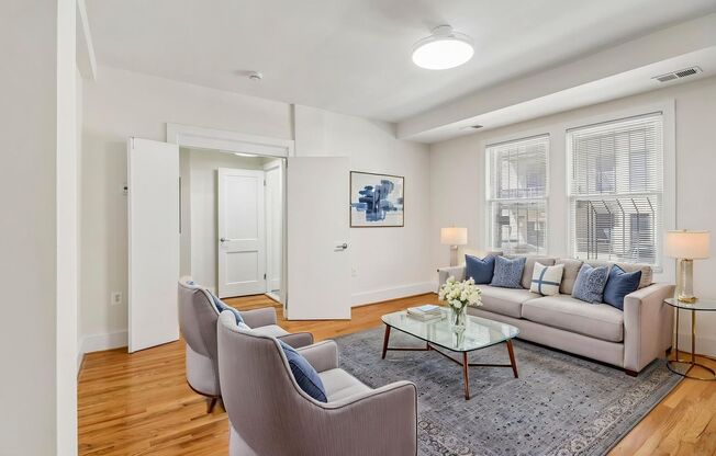Studio, 1 bath, 450 sqft, $1,792, Unit 811-B7