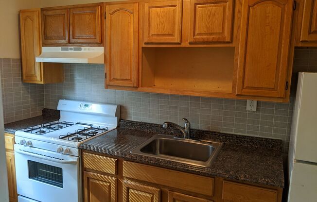 1 bed, 1 bath, $1,500, Unit 30-1