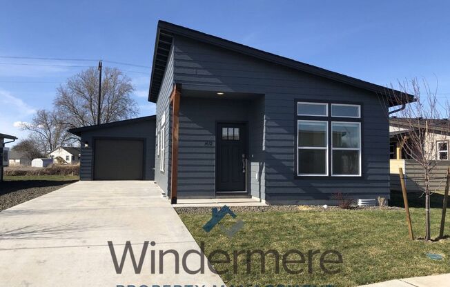3 beds, 2 baths, 1,064 sqft, $1,895, Unit 1412 Artesia