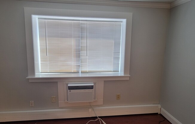 2 beds, 1 bath, 1,000 sqft, $2,350, Unit 0