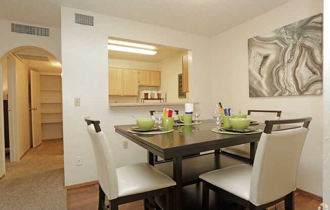 1 bed, 1 bath, 571 sqft, $905